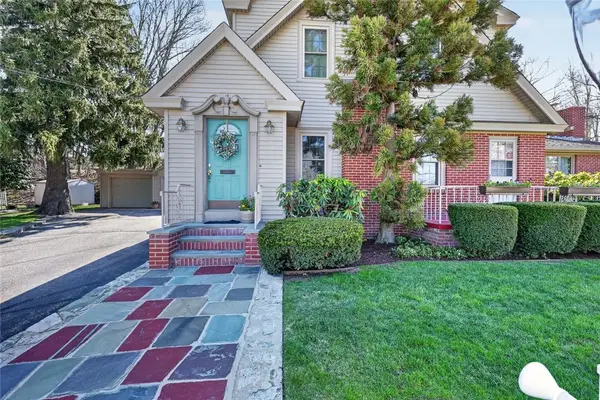 2338 Cranston Street, Cranston, RI 02920