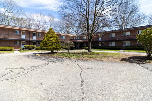 72 West Shore Road #103, Warwick, RI 02889