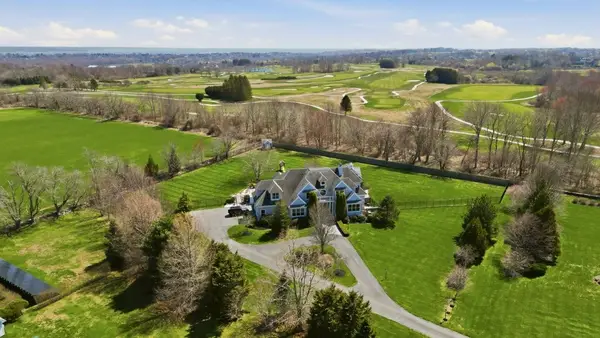 99 Meadowlark Lane, Portsmouth, RI 02871