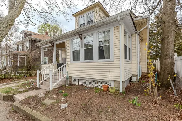 18 Bow Street, Cranston, RI 02905