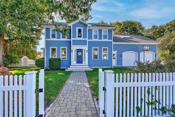 8 Bay Avenue, Barrington, RI 02806