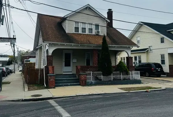 2 Parkview Avenue, Providence, RI 02905