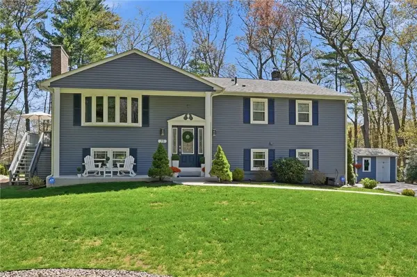 75 Oak Dell Circle, East Greenwich, RI 02818