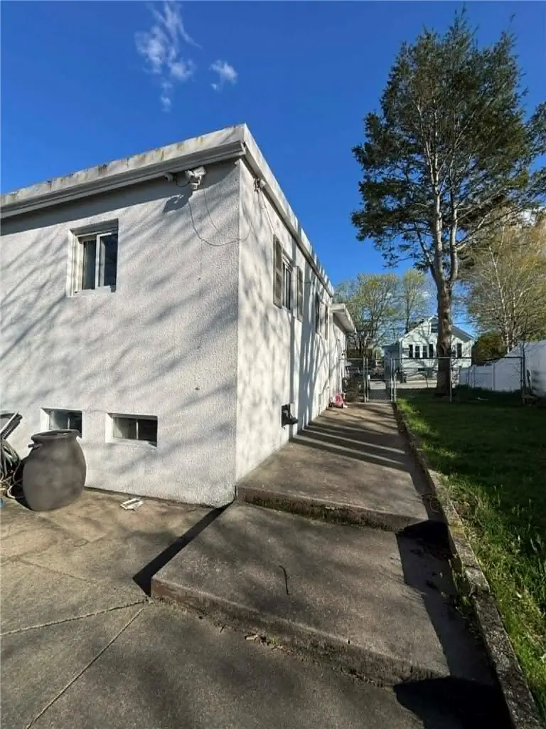 65 Hillcrest Avenue, Pawtucket, RI 02860 - #3