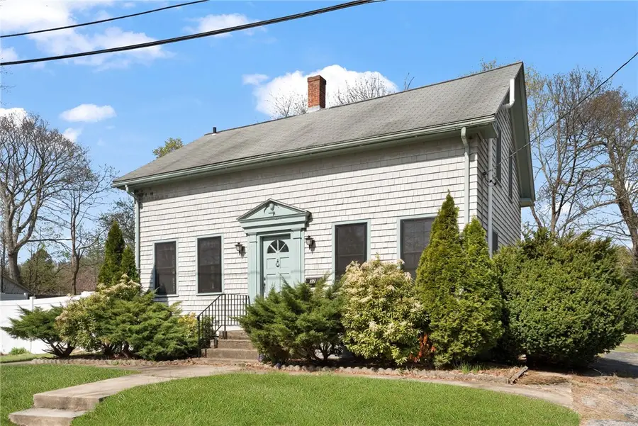 32 Brookdale Avenue, Cranston, RI 02921 - #3