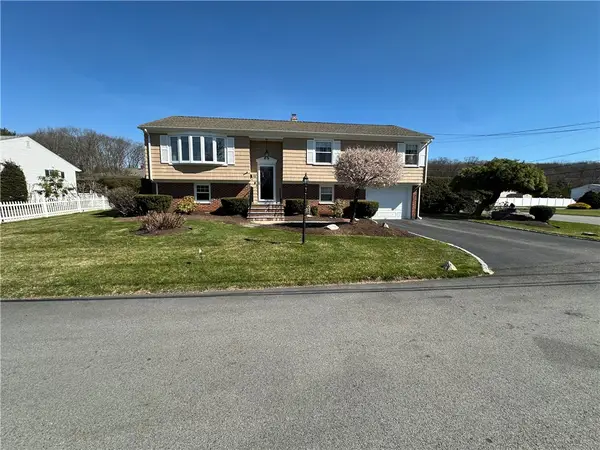 43 Bicentennial Way, North Providence, RI 02911