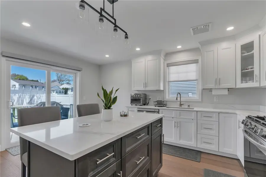 28 Ashley Street, Cranston, RI 02920 - #3