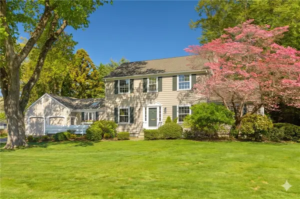 8 Harbour Road, Barrington, RI 02806