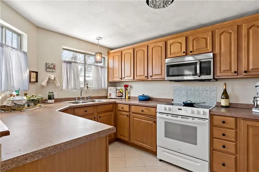 18 Pond Court #C, North Providence, RI 02904 - #3
