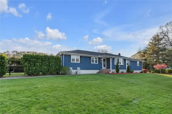 62 Canonchet Trail, Cranston, RI 02921