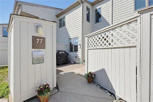 77 Windward Lane, Bristol, RI 02809