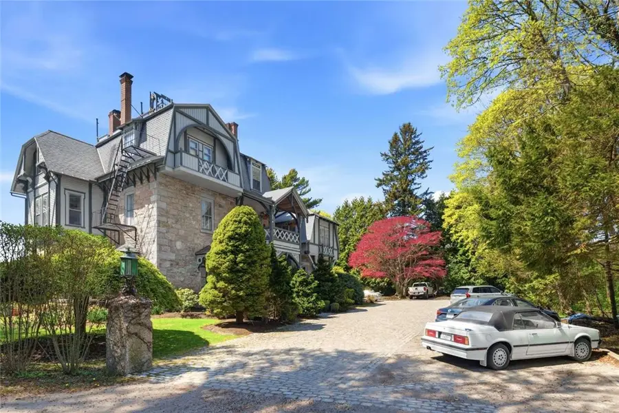 6 Howe Avenue #8, Newport, RI 02840 - #3
