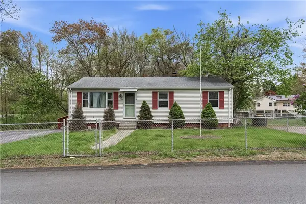 27 Douglas Circle, Smithfield, RI 02828