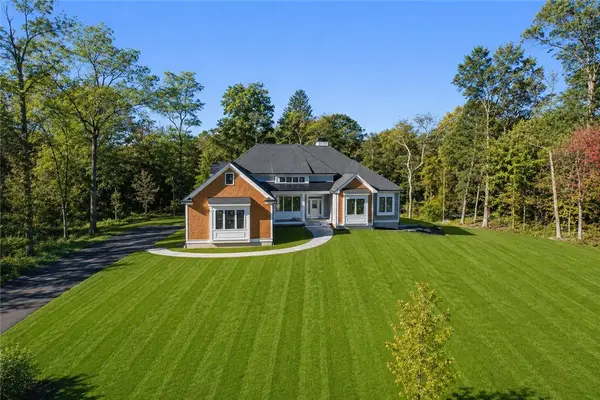 11 Carrs Lane, North Kingstown, RI 02852