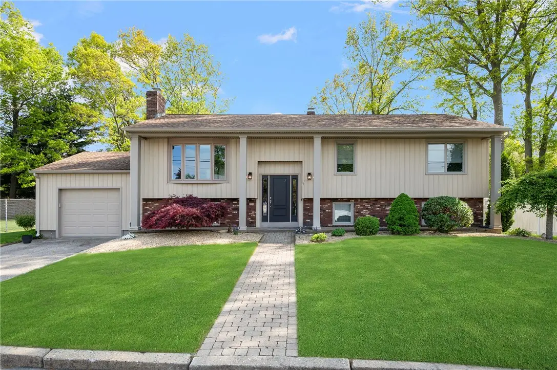 7 Robins Way, North Providence, RI 02904 - #1