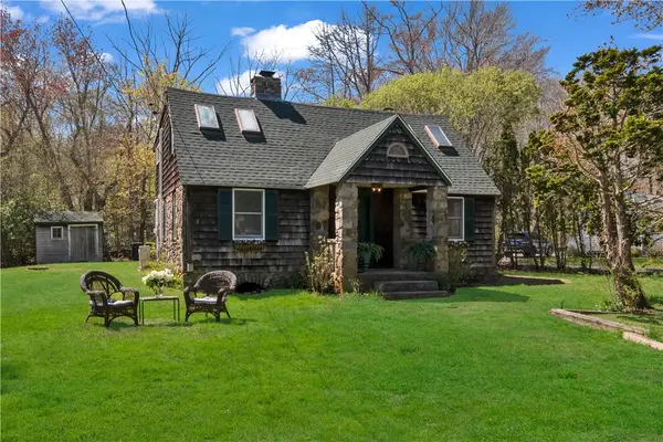 1 Mohawk Trail, Narragansett, RI 02882