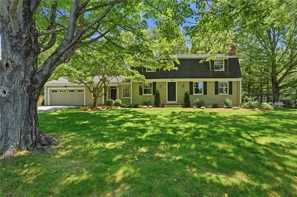 24 Wildflower Road, Barrington, RI 02806