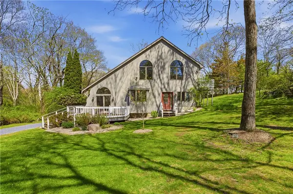 81 Seapowet Avenue, Tiverton, RI 02878