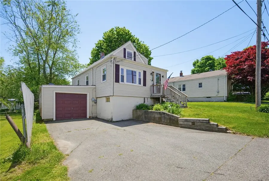 34 Farnum Street, Tiverton, RI 02878 - #2