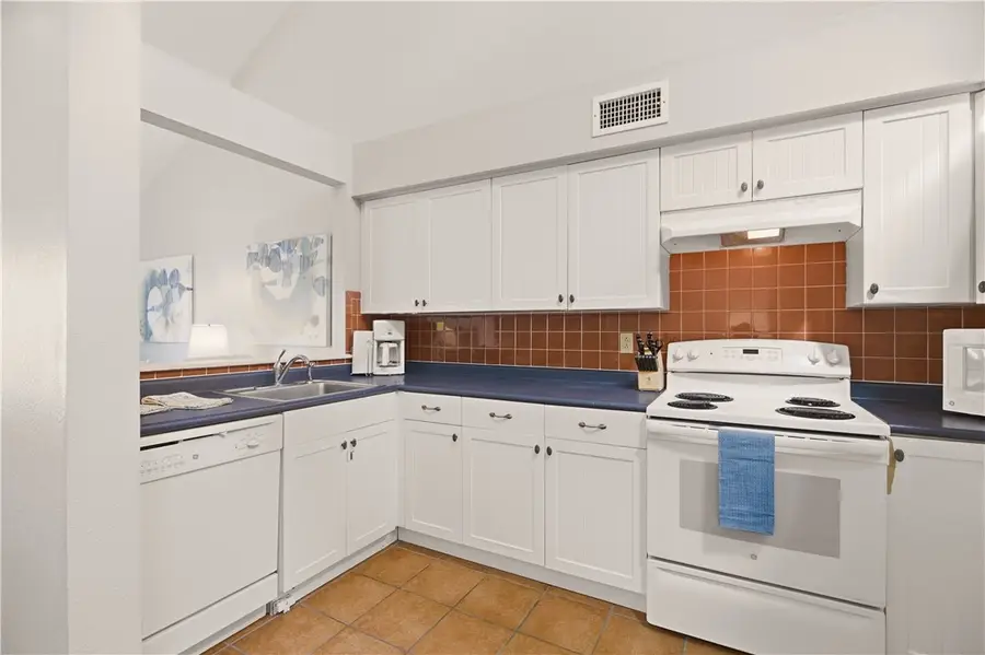 150 Bay View Drive #2, Jamestown, RI 02835 - #3