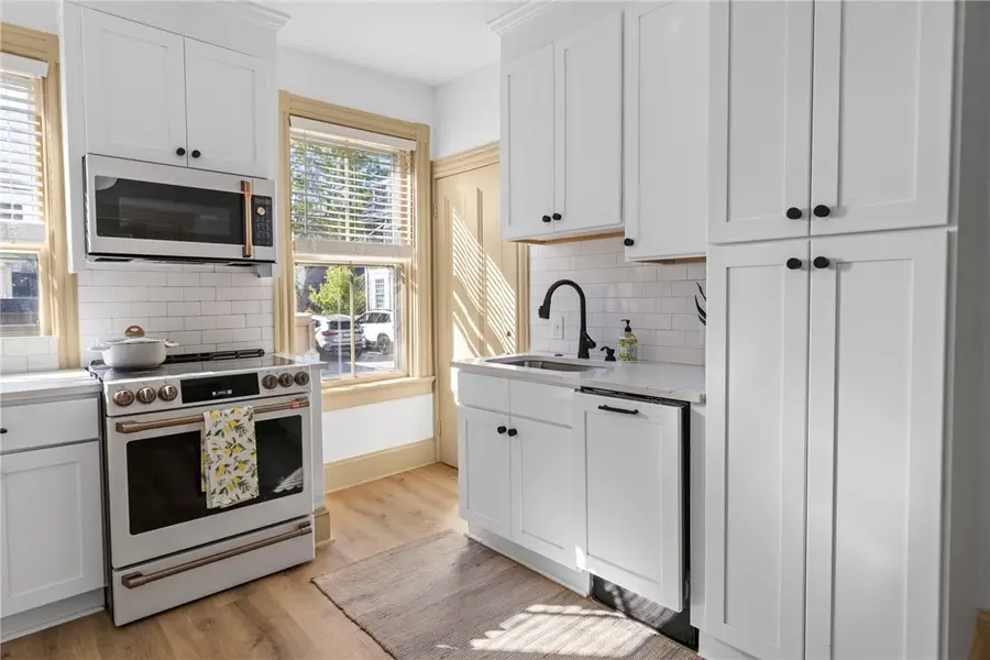 18 Barney Street #1, Newport, RI 02840 - #2