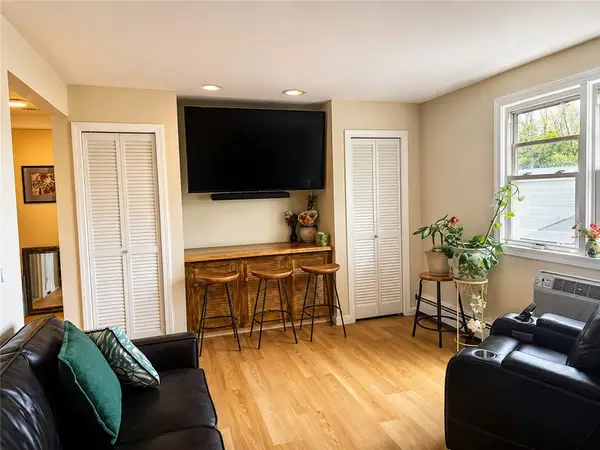 2160 Mineral Spring Street #J1-16, North Providence, RI 02911