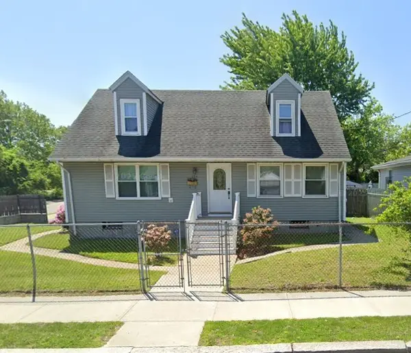 221 Prairie Aka 104 Robinson Street Avenue, Providence, RI 02905