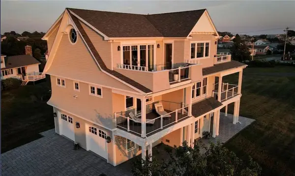 154 Saltaire Avenue, Narragansett, RI 02882