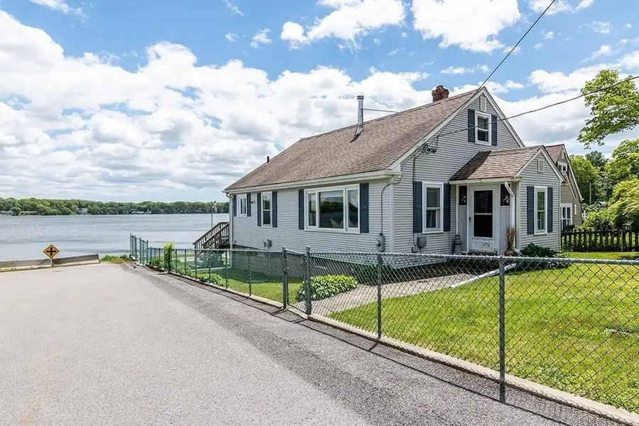 4 Lake Avenue, Tiverton, RI 02878 - #3