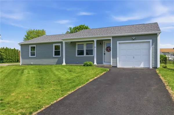 10 Wagon Wheel Lane, Woonsocket, RI 02895