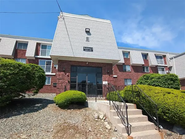 300 Smithfield Avenue #P2-17, North Providence, RI 02904