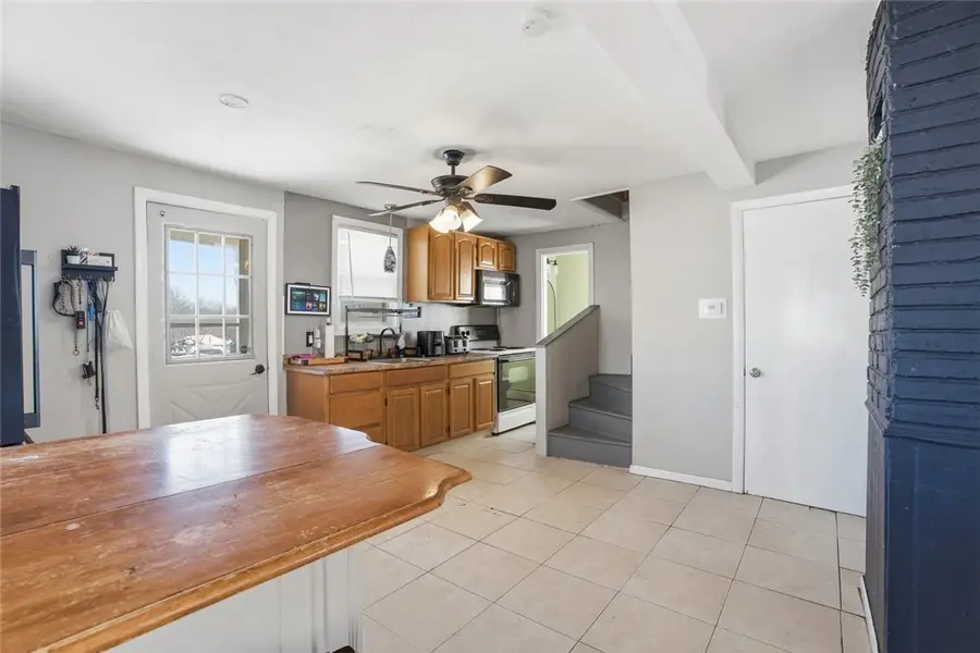 208 Simmonsville Avenue, Johnston, RI 02919 - #3
