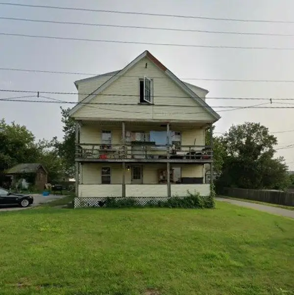 51 State Avenue, Tiverton, RI 02878