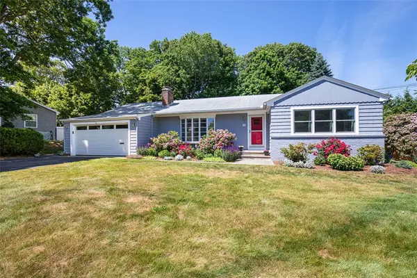 71 Primrose Hill Road, Barrington, RI 02806