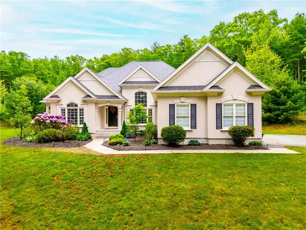 4 Hart Pond Drive, North Smithfield, RI 02896