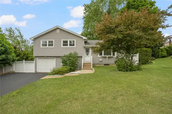34 Grandview Drive, West Warwick, RI 02893