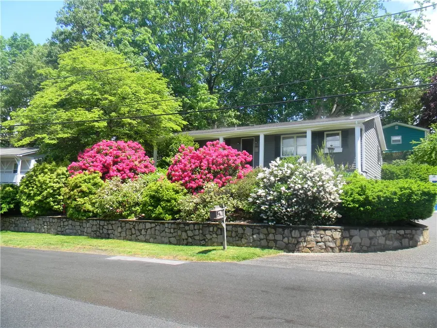 90 Quaker Drive, West Warwick, RI 02893 - #2