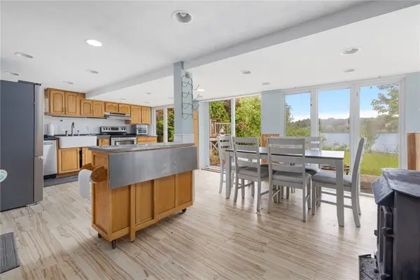 432 Lake Shore Drive, Warwick, RI 02889
