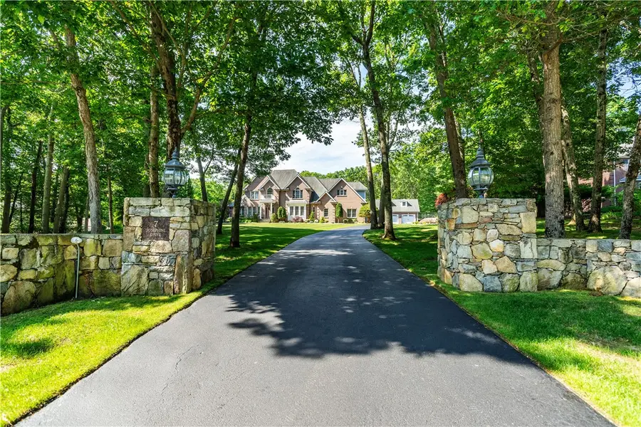 7 Josephine Drive, Smithfield, RI 02917 - #2