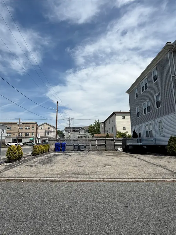 8 Nahant Street, Providence, RI 02904
