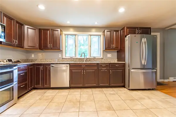 11 Country Hill Road, Cumberland, RI 02864