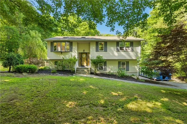 233 Old Oxford Road, North Smithfield, RI 02896