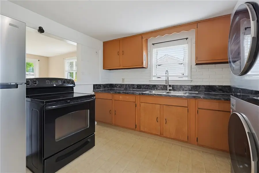 29 Rosedale Drive, Bristol, RI 02809 - #3