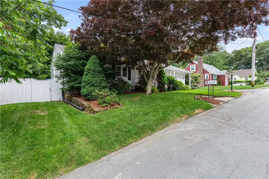 8 Palmer Street, Smithfield, RI 02828 - #3