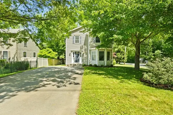 2 Lafayette Drive, Bristol, RI 02809