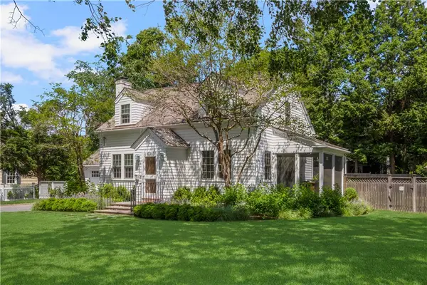 11 Chachapacasset Road, Barrington, RI 02806