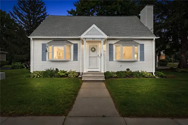 21 Portland Street, Lincoln, RI 02838