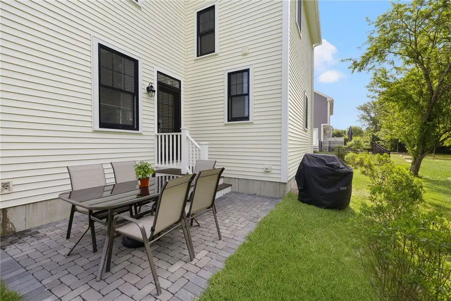 40 Lakeworth Avenue, Narragansett, RI 02882 - #3