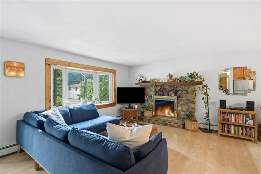 27 Royal Avenue, Cranston, RI 02920 - #3