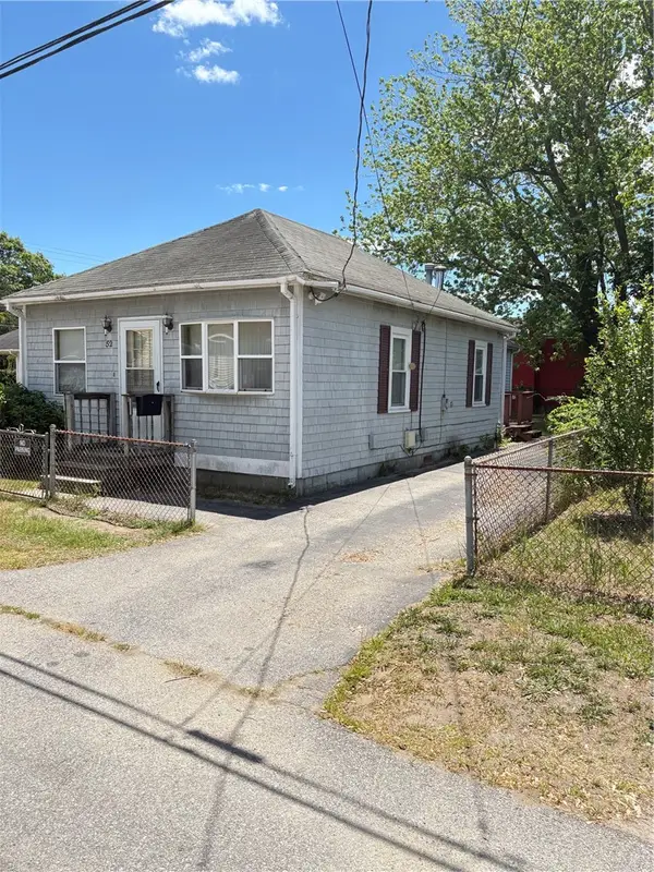 52 Kenway Avenue, Warwick, RI 02889